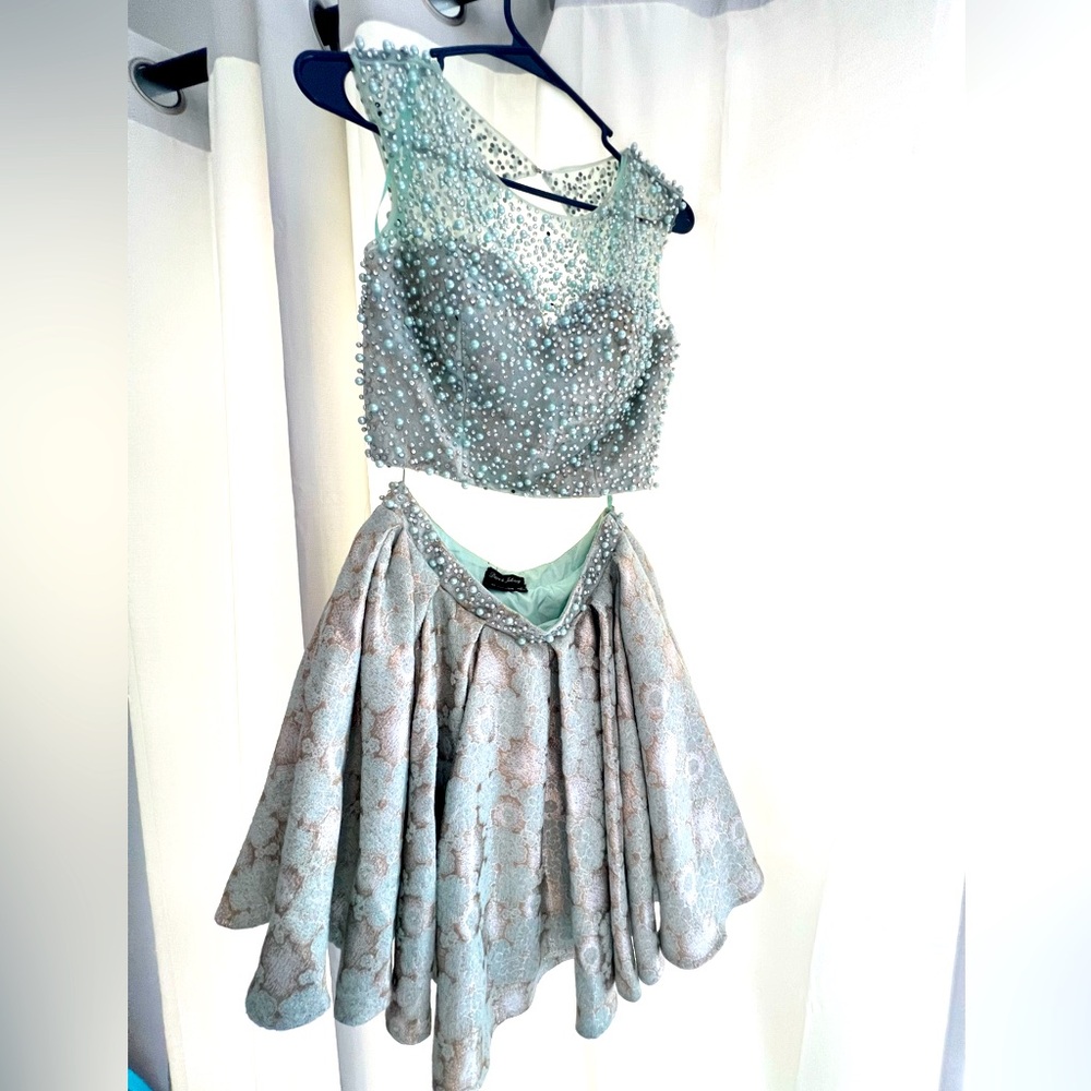 Mint/Gold formal 2-piece gown size 3/4